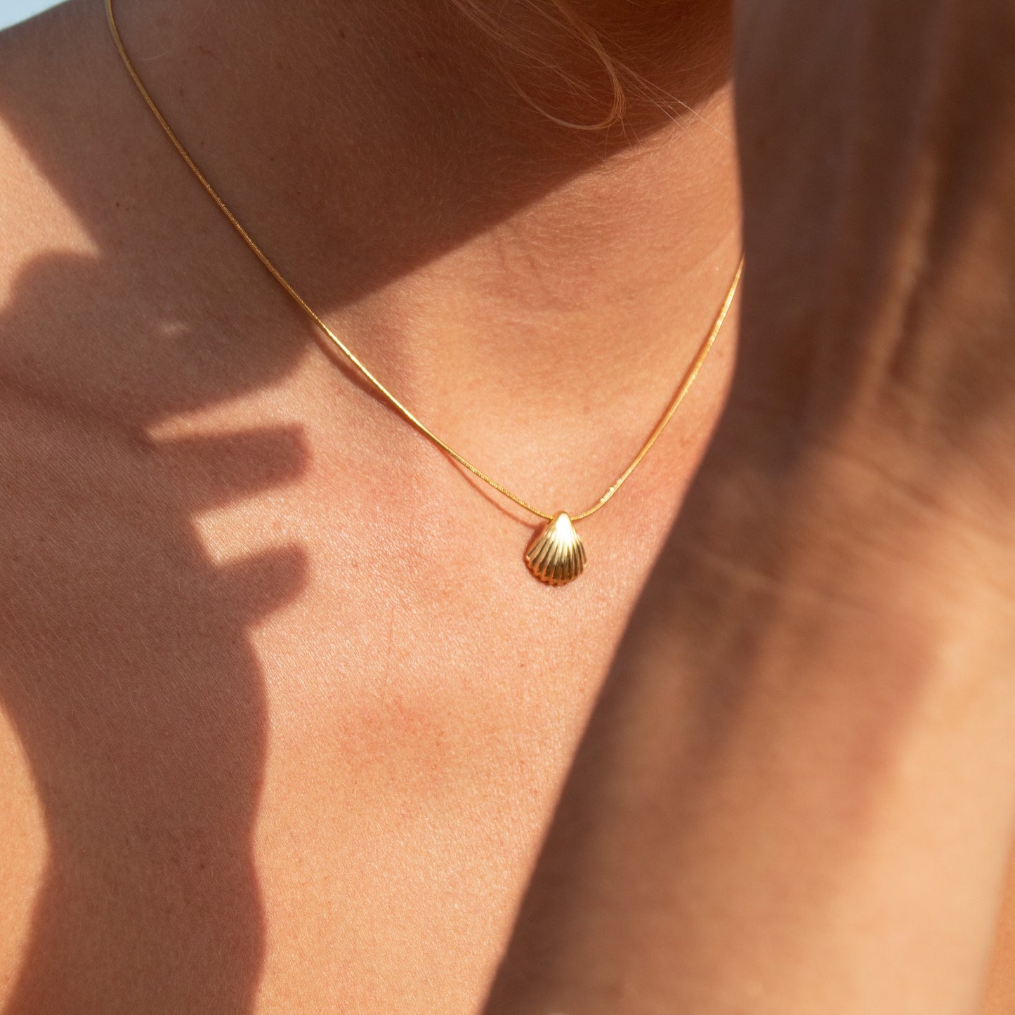 Gold fan shell necklace
