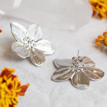 Silver flower stud earrings