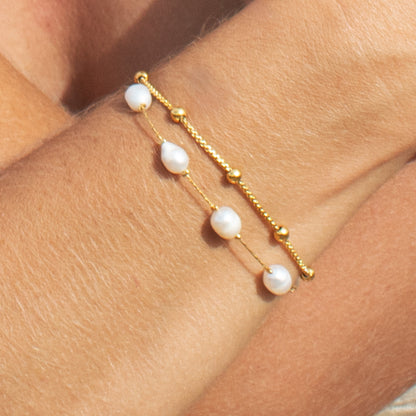 Gold bracelet with pearls and beads