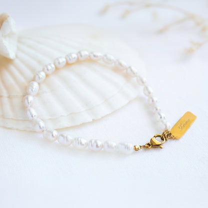Gold tag pearl bracelet "Love