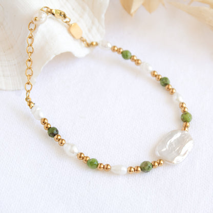 Gold pearl and green bead bracelet