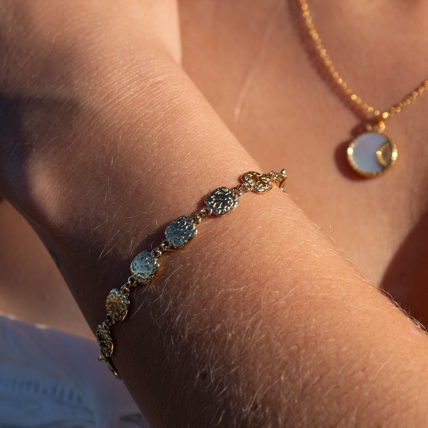 Gold Essence bracelet with ornate links