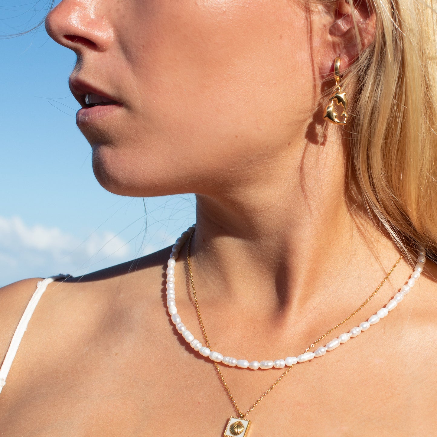 Siren Necklace with pearl and gold pendant