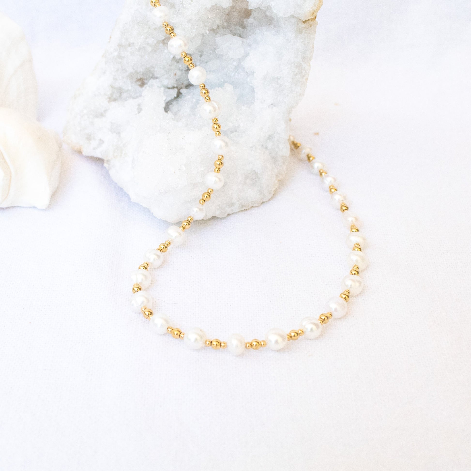 **Iris pearl and gold bead necklace**
