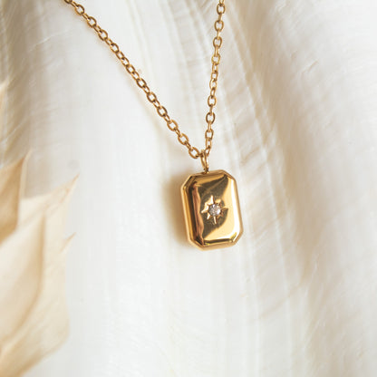 Gold star rectangle necklace with diamond
